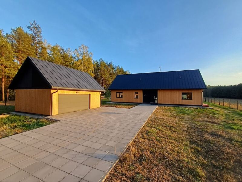 Dom i garaż w miejscowości Zapieczne